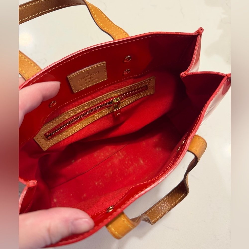 Louis Vuitton Red Vernis Reade Handbag - Picture 9 of 10